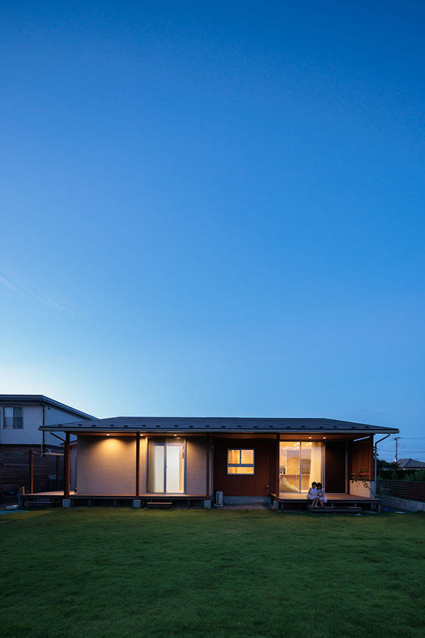 エーセンス建築設計 【2000万円台/約29坪】家族の気配を感じる、ちょうどいい距離感。広い庭に建つ縁側デッキのある平屋の建築実例画像10