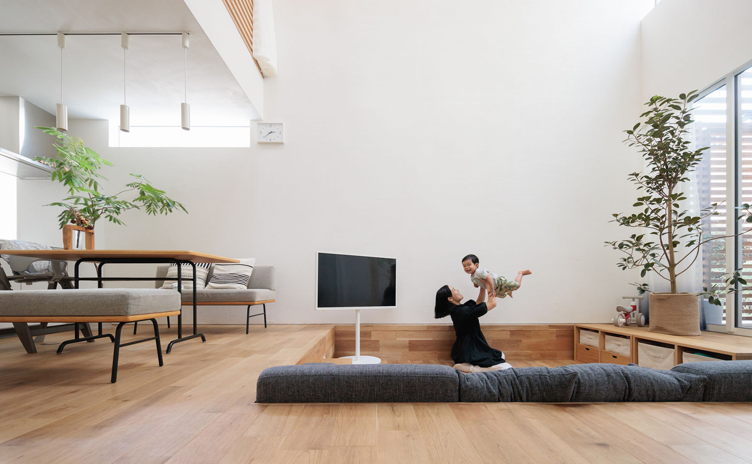 エーセンス建築設計 【2000万円台/約29坪/間取り図有】多彩な窓から空を切り取る。旗竿地に建つ設計の工夫が光る家の建築実例画像6