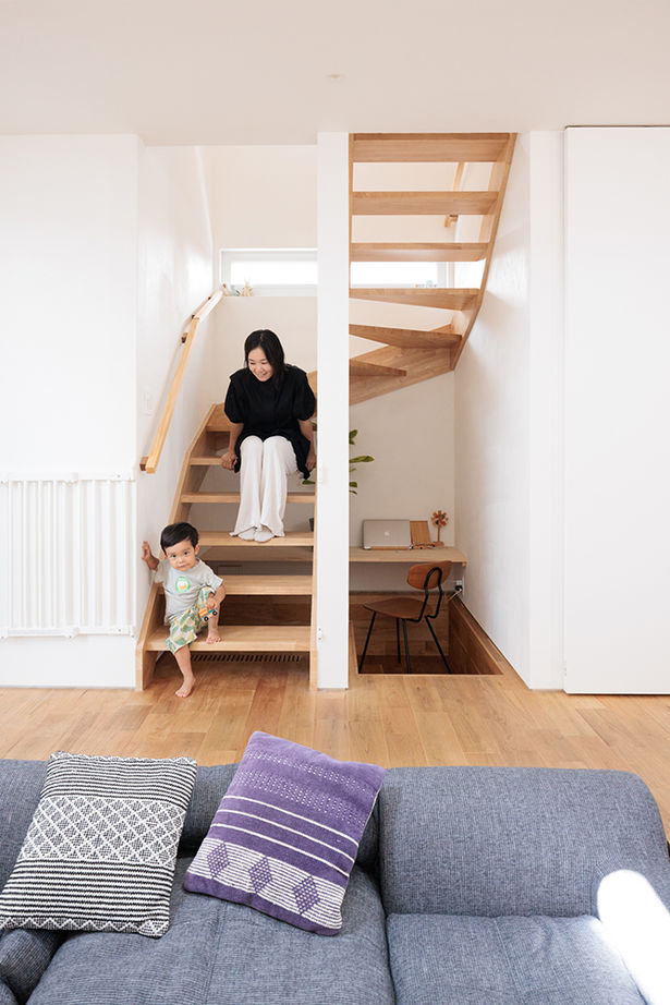 エーセンス建築設計 【2000万円台/約29坪/間取り図有】多彩な窓から空を切り取る。旗竿地に建つ設計の工夫が光る家の建築実例画像8