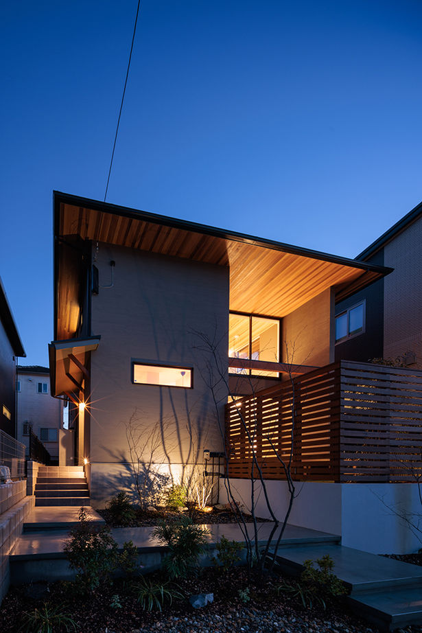 エーセンス建築設計 【2000万円台/36.9坪】北側ファサードから光を入れ、緑を眺める。デザインにこだわったセンスのいい家の建築実例画像2