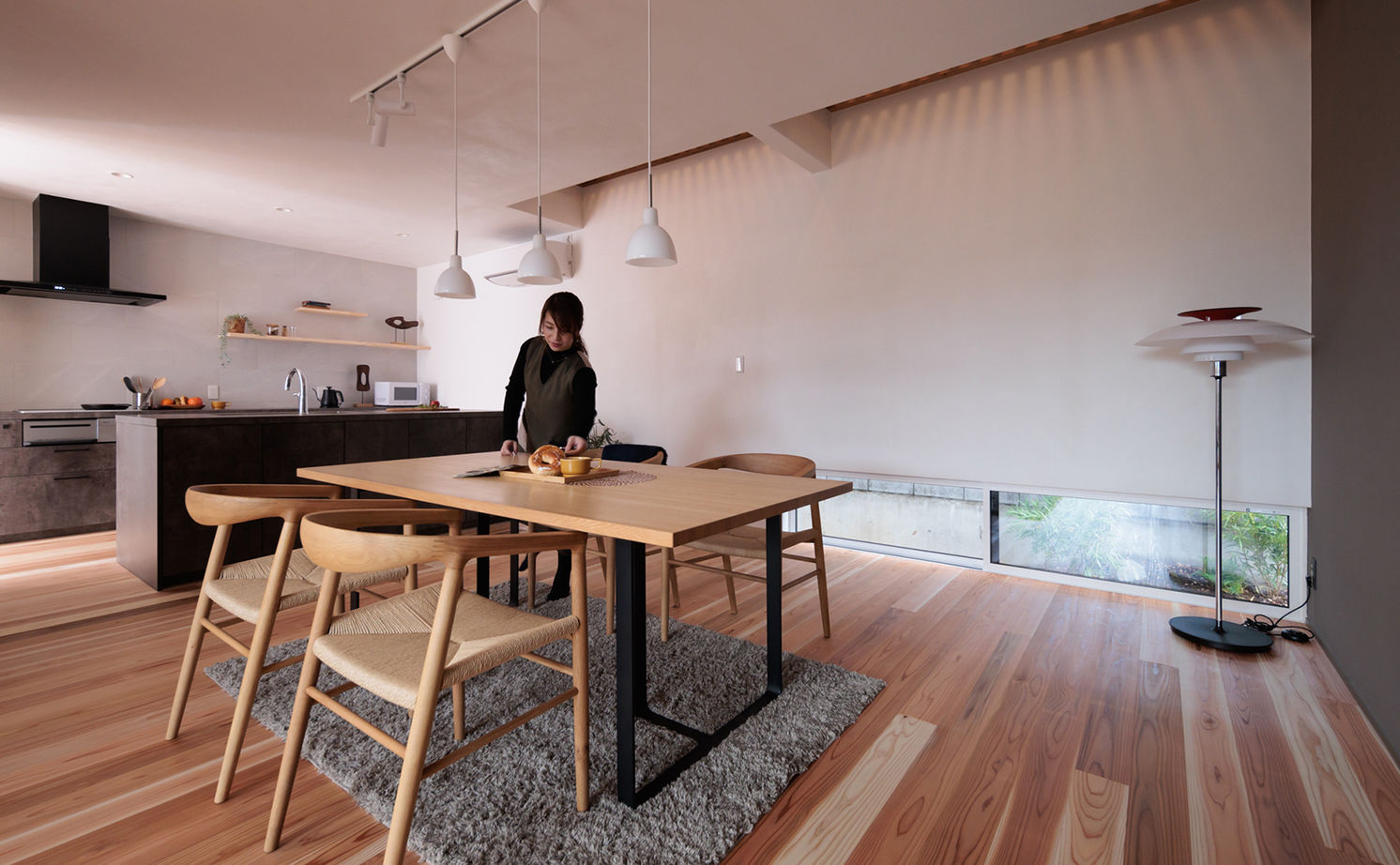 エーセンス建築設計 【2000万円台/36.9坪】北側ファサードから光を入れ、緑を眺める。デザインにこだわったセンスのいい家の建築実例画像4