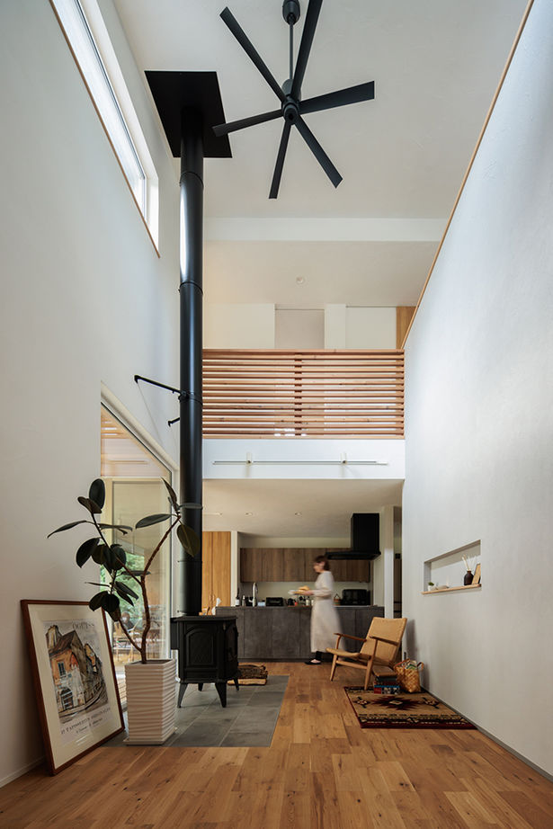 エーセンス建築設計 【3000万円台/50坪/間取り図有】大きな軒のあるウッドデッキが快適。自然に癒されるガレージハウスの建築実例画像8