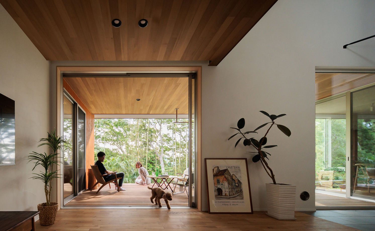 エーセンス建築設計 【3000万円台/50坪/間取り図有】大きな軒のあるウッドデッキが快適。自然に癒されるガレージハウスの建築実例画像9