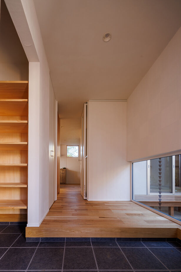 エーセンス建築設計 【平屋/28坪】格子で囲まれた中庭に癒やされる。上質感あふれる和モダンの平屋の建築実例画像3