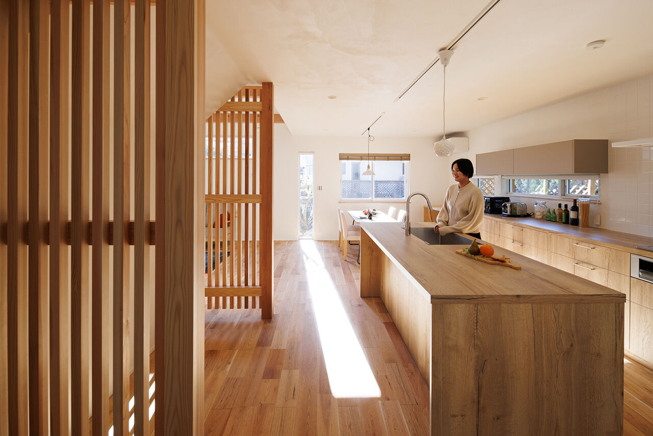 エーセンス建築設計 【平屋/28坪】格子で囲まれた中庭に癒やされる。上質感あふれる和モダンの平屋の建築実例画像6