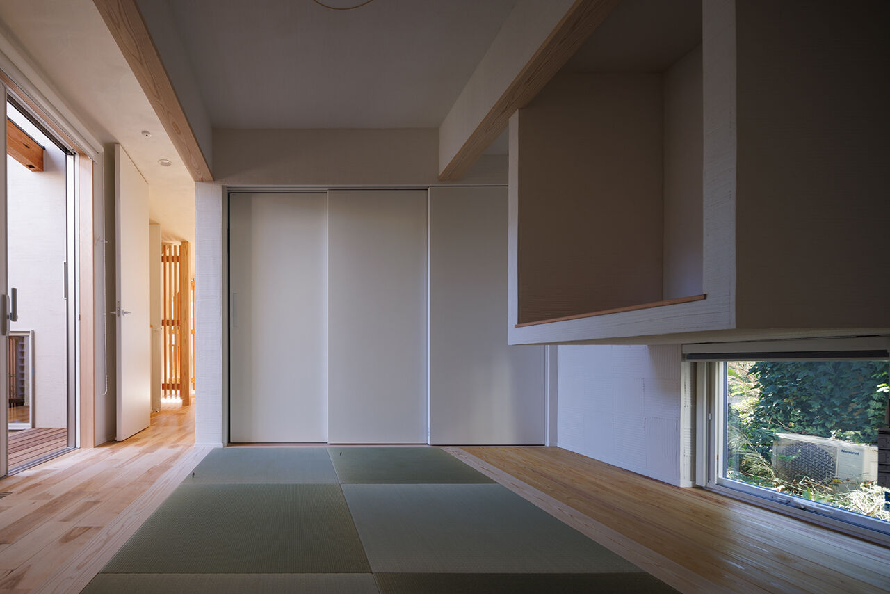 エーセンス建築設計 【平屋/28坪】格子で囲まれた中庭に癒やされる。上質感あふれる和モダンの平屋の建築実例画像8