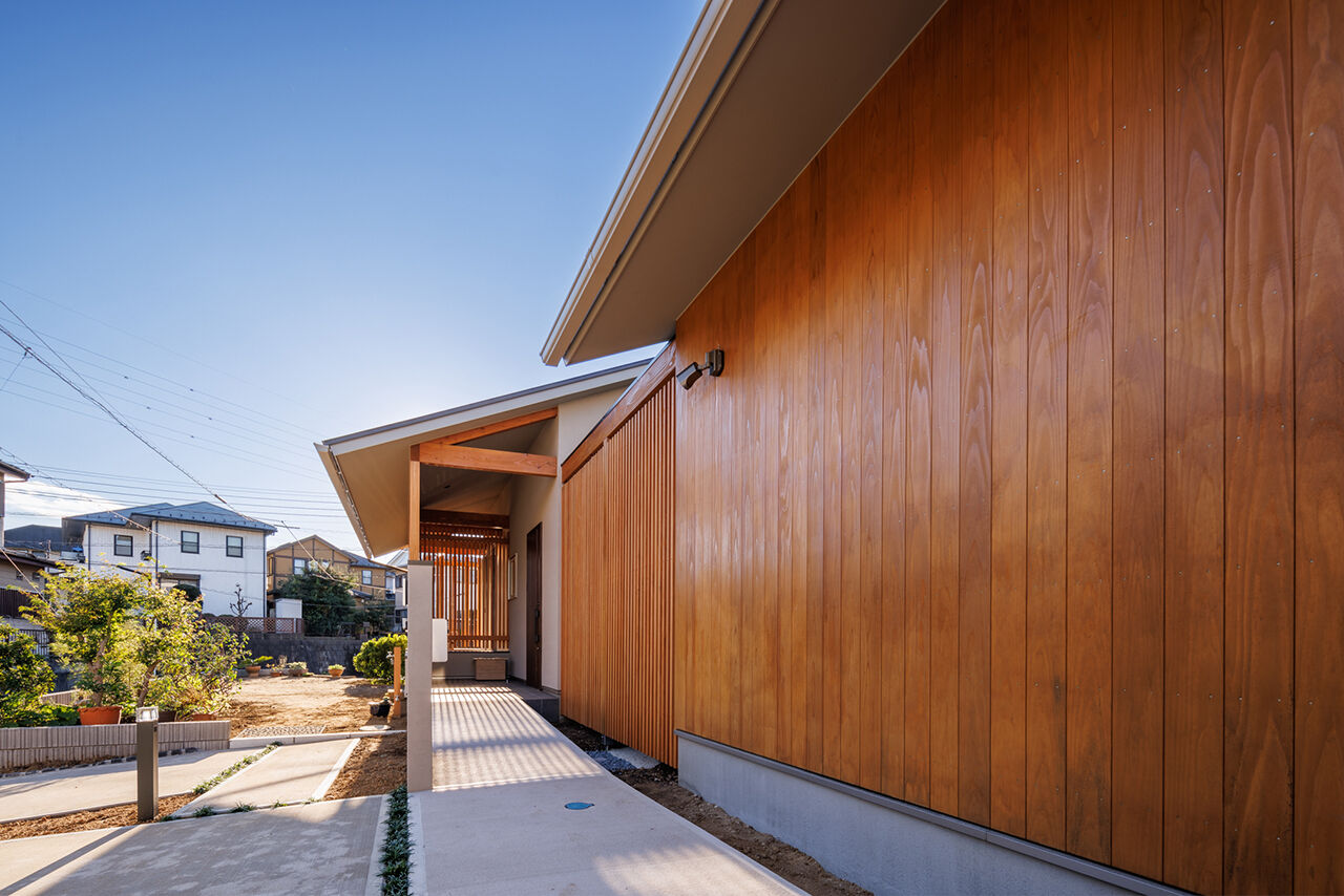 エーセンス建築設計 【平屋/28坪】格子で囲まれた中庭に癒やされる。上質感あふれる和モダンの平屋の建築実例画像9