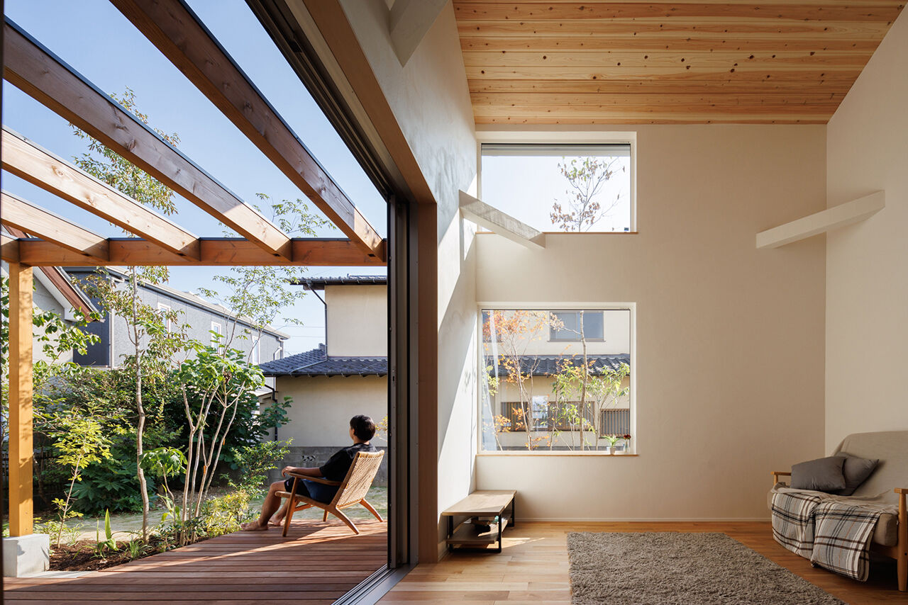 エーセンス建築設計 【ウッドデッキ/土間/約32坪】カッコいいけど尖ってない。中心に通り土間がある自然と一体感を持つ家の建築実例画像7