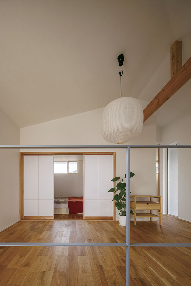 エーセンス建築設計 【ウッドデッキ/土間/約32坪】カッコいいけど尖ってない。中心に通り土間がある自然と一体感を持つ家の建築実例画像8