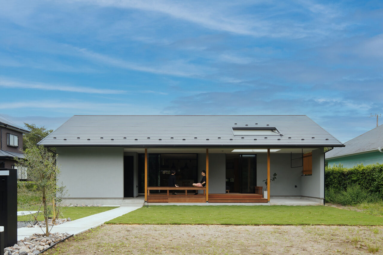 エーセンス建築設計 【デッキ／平屋／約24坪】夫婦暮らしに必要な要素をギュッと詰めて。ミニマムでおおらかな海の近くの平屋の建築実例画像2