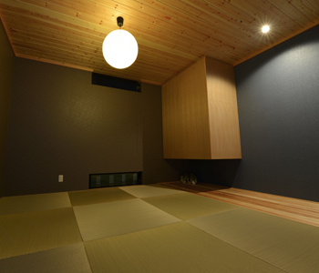 サンクスホーム 【松阪の実例】建物に囲まれた中庭は、家族が安心してくつろげるアウトドアリビングの建築実例画像8