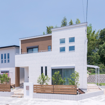 サンクスホーム 【松阪の実例】家事もスムーズ、光熱費もダウン。寛げるカフェ風リビングの家が「1000万円台でできました」の建築実例画像2