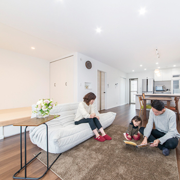 サンクスホーム 【津の事例】シンプルモダンで広々ＬＤＫの平屋。「ムダのない間取りのおかげでお掃除がラクになりました」の建築実例画像2