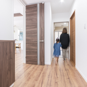 サンクスホーム 【津の実例×1000万円台】モデルハウスを参考にして家事＆子育てがラク♪「散らかりにくいのも嬉しいです」の建築実例画像9