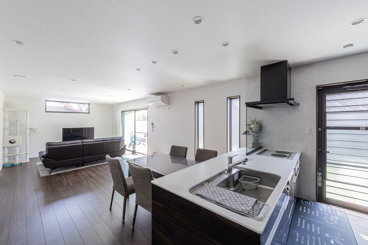 サンクスホーム 【2000万円台×ペット｜間取り図有】25帖を超える広々リビングが自慢。趣味を思う存分楽しめる住まいの建築実例画像5