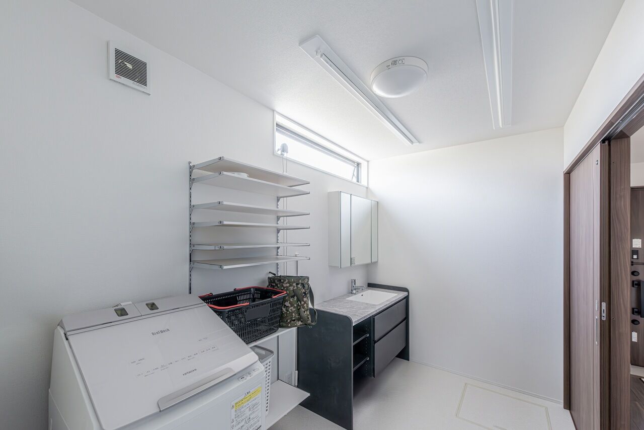 サンクスホーム 【2000万円台×ペット｜間取り図有】25帖を超える広々リビングが自慢。趣味を思う存分楽しめる住まいの建築実例画像6