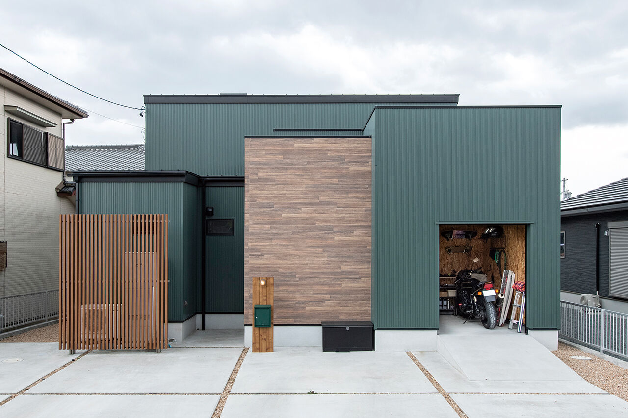 サンクスホーム 【平屋×ガレージ×2365万円｜間取り図有】アウトドア好きな家族が選んだ、薪ストーブのあるロフト付き平屋の建築実例画像1