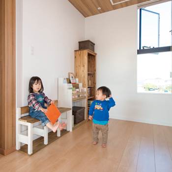 サンクスホーム 【伊勢の実例】働くママの暮らしが一変！吹抜け、ぐるぐる動線の家が1000万円台。「家事が楽になりました」の建築実例画像6