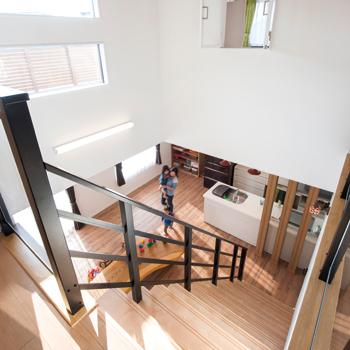 サンクスホーム 【伊勢の実例】働くママの暮らしが一変！吹抜け、ぐるぐる動線の家が1000万円台。「家事が楽になりました」の建築実例画像9