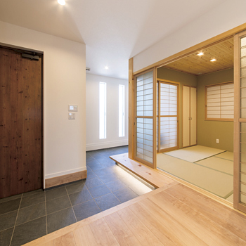 サンクスホーム 【伊勢の実例】インナーガレージ、開放感いっぱいのＬＤＫが自慢の平屋。「モデルハウスを参考にしました」の建築実例画像6