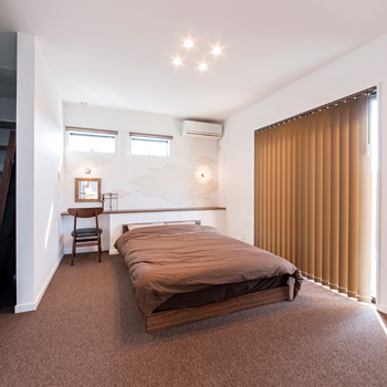 サンクスホーム 【伊勢の実例】インナーガレージ、開放感いっぱいのＬＤＫが自慢の平屋。「モデルハウスを参考にしました」の建築実例画像9