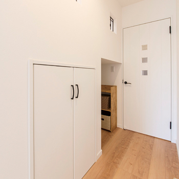 サンクスホーム 【伊勢の実例】インナーガレージ、開放感いっぱいのＬＤＫが自慢の平屋。「モデルハウスを参考にしました」の建築実例画像10