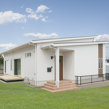 サンクスホーム 【伊勢の実例×平屋】家事ラクな工夫がいっぱい！「暮らしやすくて飽きのこない家ができました」の建築実例画像1