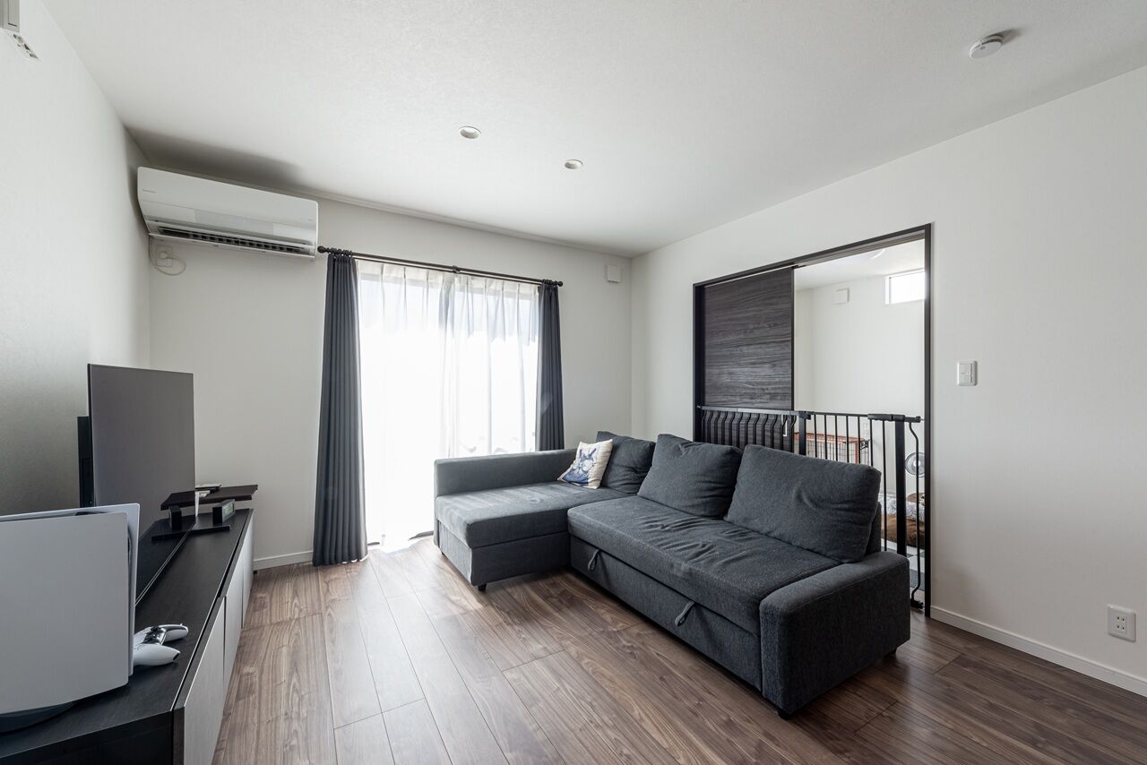 サンクスホーム 【1000万円台×シンプルモダン｜間取り図有】「生活のしやすさ」にフォーカスしたシンプルで効率的な住まいの建築実例画像2