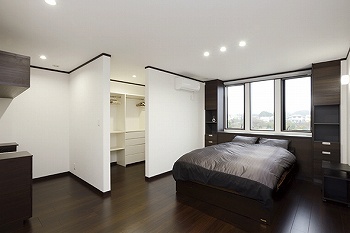 サンクスホーム 【鈴鹿の実例】アイランドキッチンを中心にまわれる動線。家事動線コンパクト＆収納豊富でゆとりのある生活の建築実例画像3