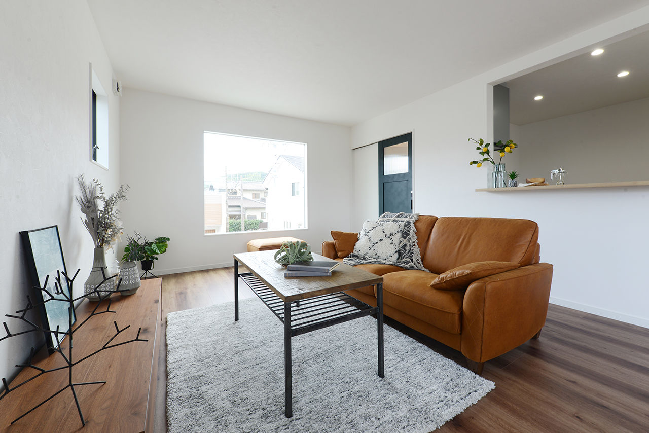 サンクスホーム 【1000万円台｜間取り図有】遊びも在宅ワークも。使い方、無限大！ガレージのあるシンプルな3階建てハウスの建築実例画像2