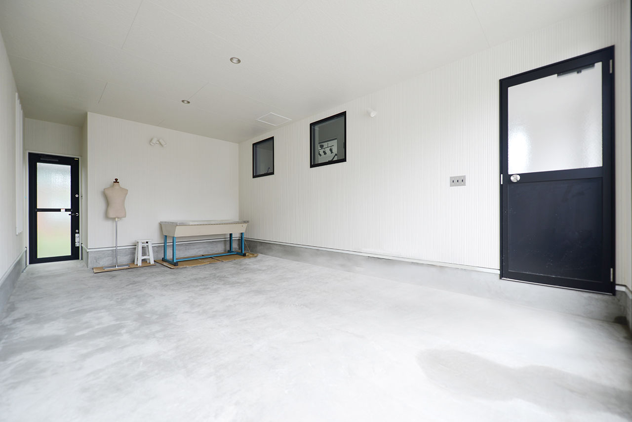 サンクスホーム 【1000万円台｜間取り図有】遊びも在宅ワークも。使い方、無限大！ガレージのあるシンプルな3階建てハウスの建築実例画像3