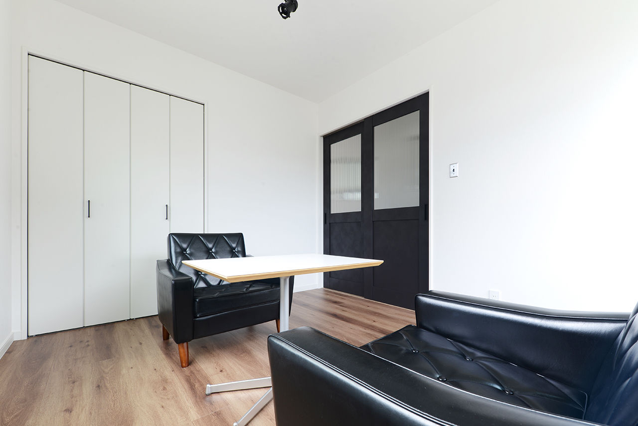 サンクスホーム 【1000万円台｜間取り図有】遊びも在宅ワークも。使い方、無限大！ガレージのあるシンプルな3階建てハウスの建築実例画像4