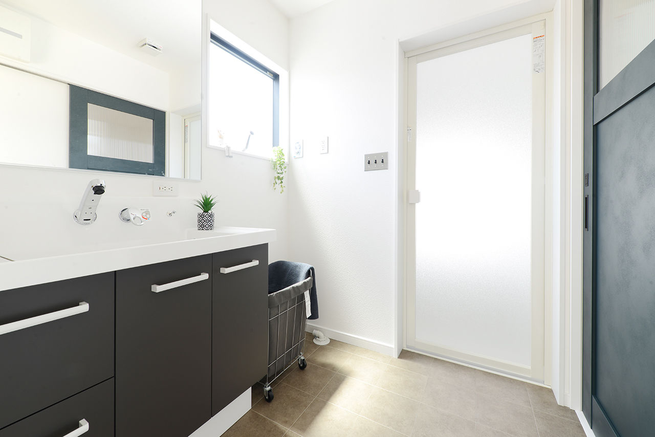 サンクスホーム 【1000万円台｜間取り図有】遊びも在宅ワークも。使い方、無限大！ガレージのあるシンプルな3階建てハウスの建築実例画像10