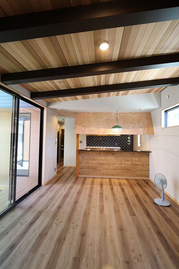 サンクスホーム 【2000万円台×コの字｜間取り図有】延床29坪でも開放感たっぷり！外と緩やかにつながるアメリカンハウスの建築実例画像3