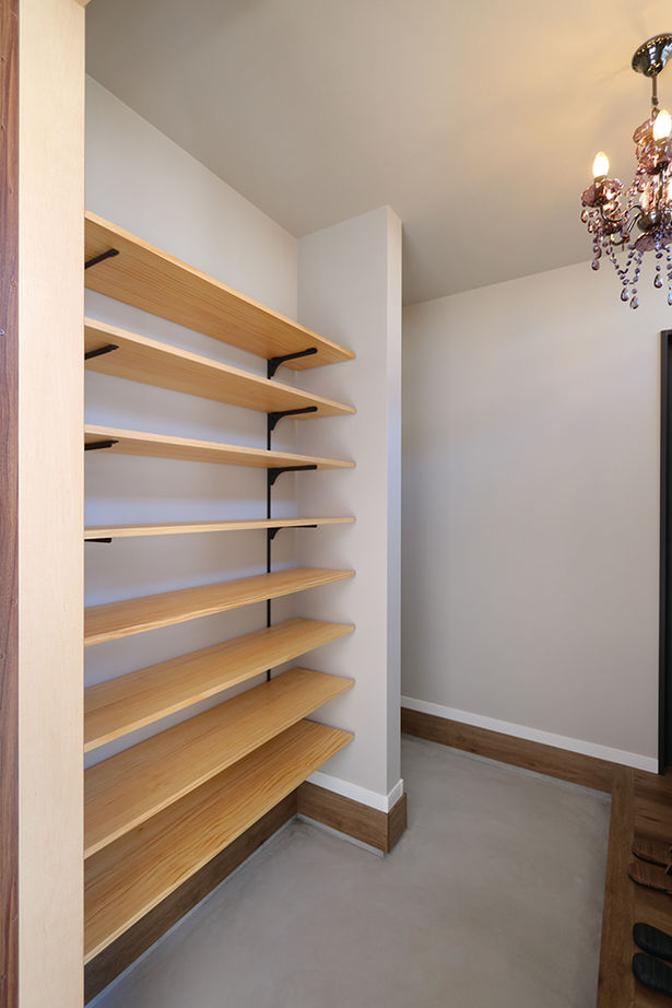 サンクスホーム 【2000万円台×コの字｜間取り図有】延床29坪でも開放感たっぷり！外と緩やかにつながるアメリカンハウスの建築実例画像15