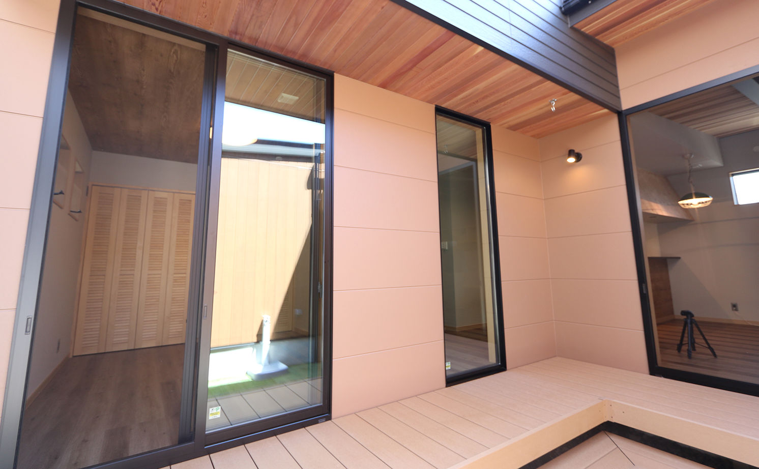 サンクスホーム 【2000万円台×コの字｜間取り図有】延床29坪でも開放感たっぷり！外と緩やかにつながるアメリカンハウスの建築実例画像16