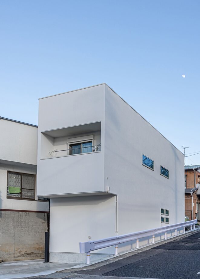 サンクスホーム 【2000万円台×2階リビング｜間取り図有】限られた敷地で広々LDKとたっぷりの収納を叶えた住まいの建築実例画像1