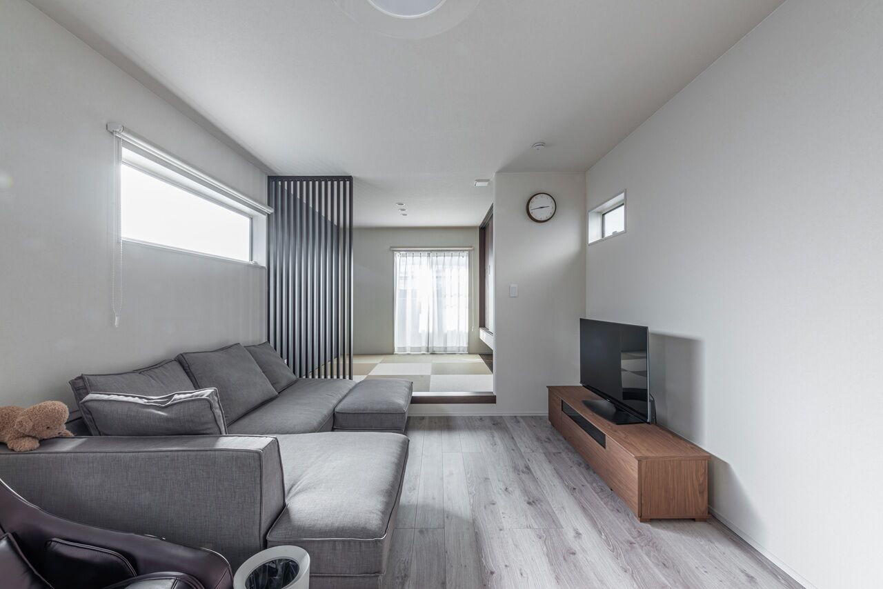 サンクスホーム 【2000万円台×2階リビング｜間取り図有】限られた敷地で広々LDKとたっぷりの収納を叶えた住まいの建築実例画像2