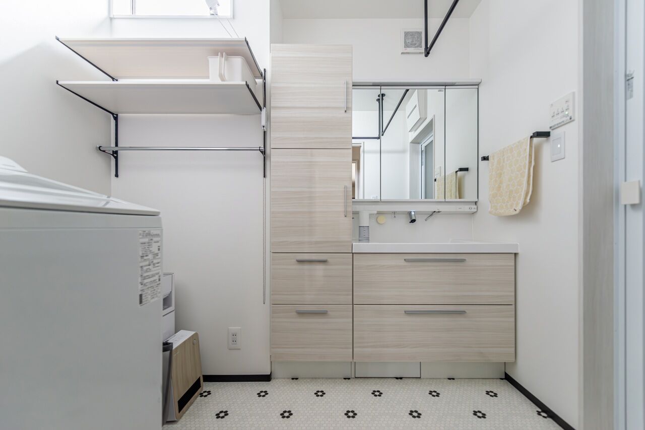 サンクスホーム 【2000万円台×2階リビング｜間取り図有】限られた敷地で広々LDKとたっぷりの収納を叶えた住まいの建築実例画像9