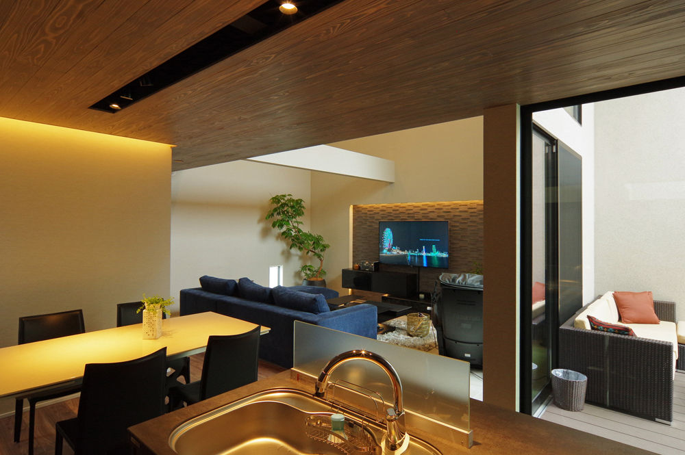 ビー・エル・ビルド　ビルド一級建築士事務所 【2000万円台/43.8坪/中庭/吹き抜け/動線/間取り図】愛車2台を美しく照らす縦長なビルトインガレージの家の建築実例画像7