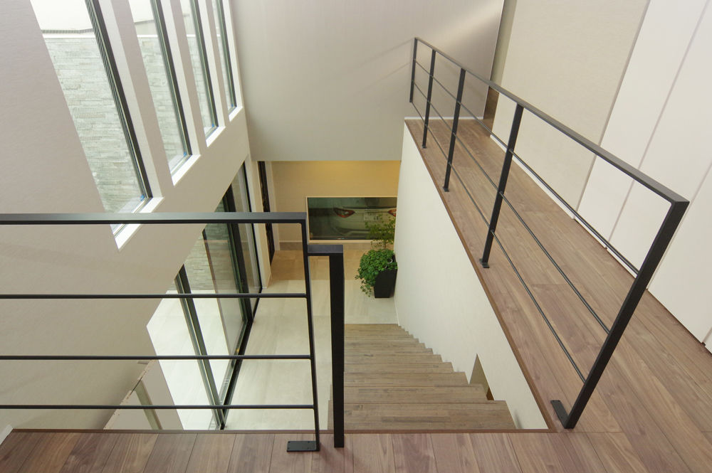 ビー・エル・ビルド　ビルド一級建築士事務所 【2000万円台/43.8坪/中庭/吹き抜け/動線/間取り図】愛車2台を美しく照らす縦長なビルトインガレージの家の建築実例画像9