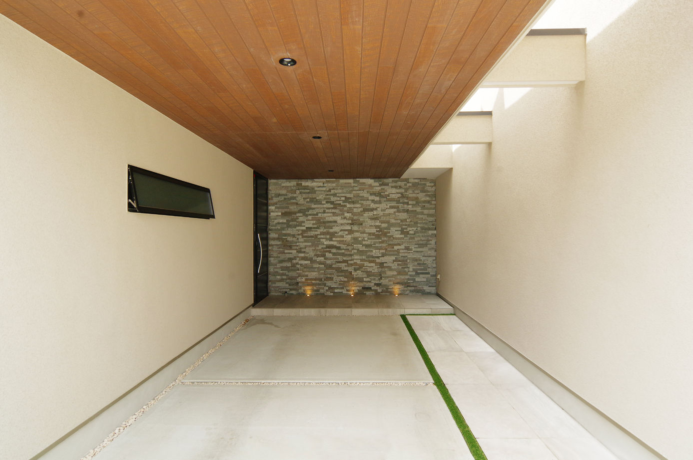 ビー・エル・ビルド　ビルド一級建築士事務所 【2000万円台/43.8坪/中庭/吹き抜け/動線/間取り図】愛車2台を美しく照らす縦長なビルトインガレージの家の建築実例画像12