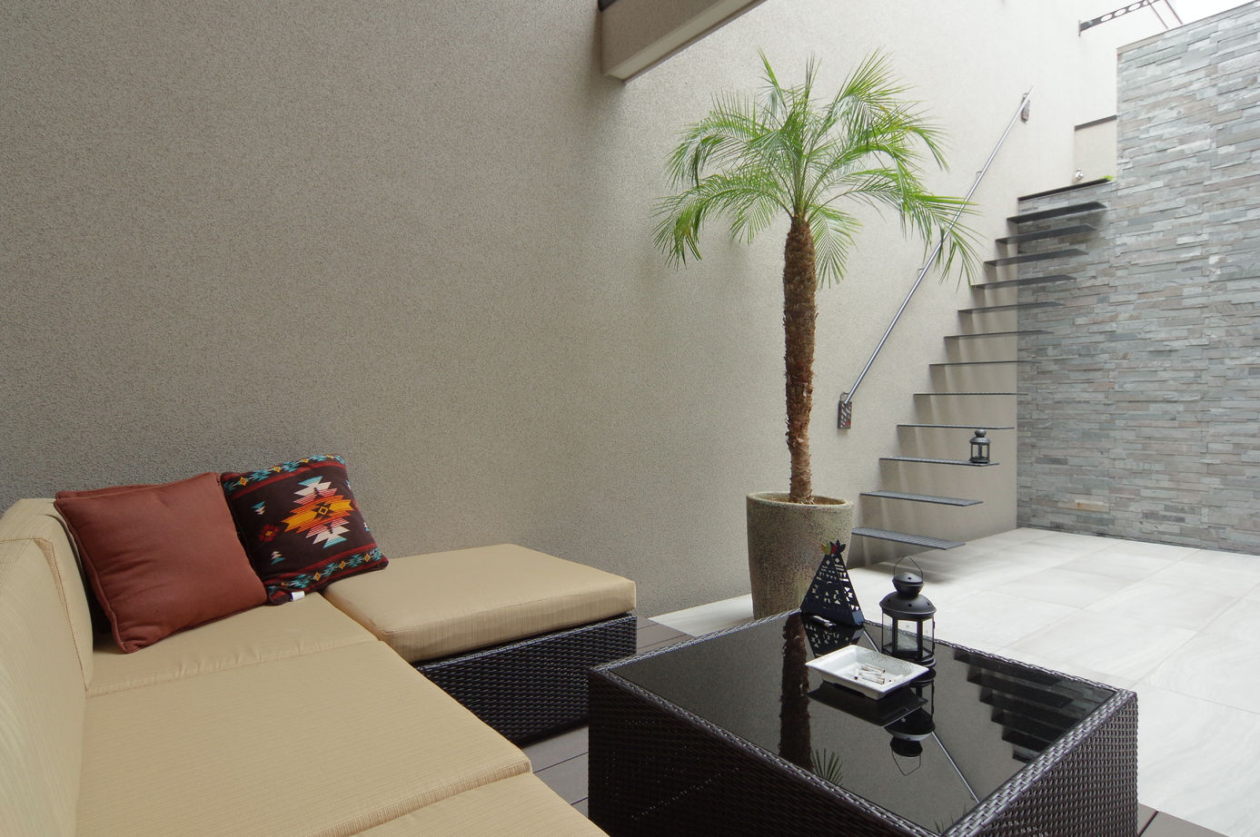 ビー・エル・ビルド　ビルド一級建築士事務所 【2000万円台/43.8坪/中庭/吹き抜け/動線/間取り図】愛車2台を美しく照らす縦長なビルトインガレージの家の建築実例画像14