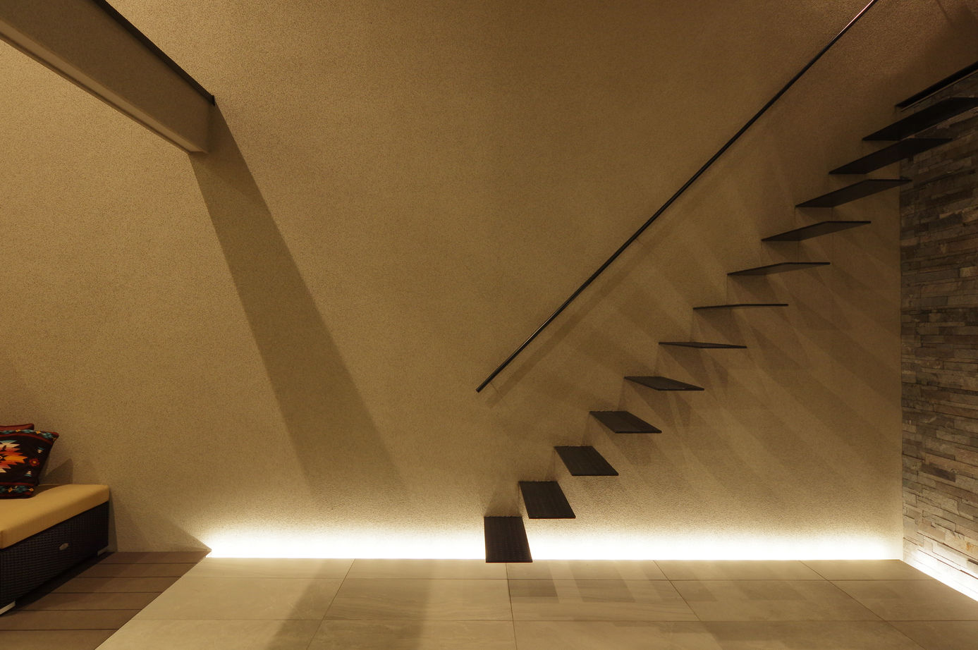 ビー・エル・ビルド　ビルド一級建築士事務所 【2000万円台/43.8坪/中庭/吹き抜け/動線/間取り図】愛車2台を美しく照らす縦長なビルトインガレージの家の建築実例画像15