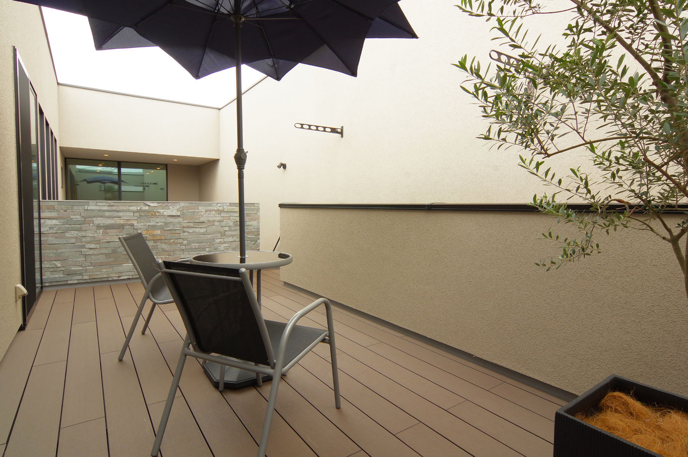 ビー・エル・ビルド　ビルド一級建築士事務所 【2000万円台/43.8坪/中庭/吹き抜け/動線/間取り図】愛車2台を美しく照らす縦長なビルトインガレージの家の建築実例画像16