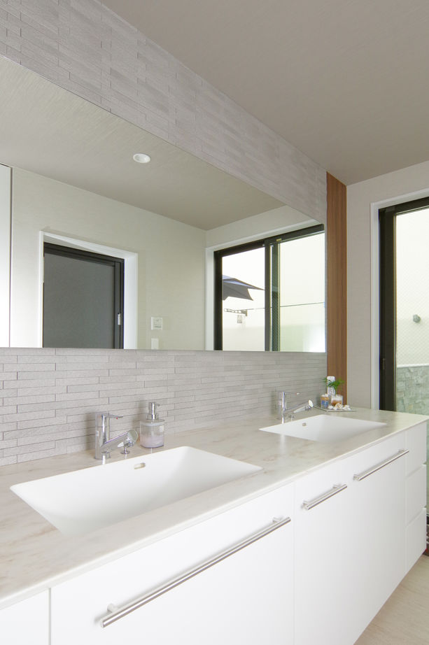 ビー・エル・ビルド　ビルド一級建築士事務所 【2000万円台/43.8坪/中庭/吹き抜け/動線/間取り図】愛車2台を美しく照らす縦長なビルトインガレージの家の建築実例画像18