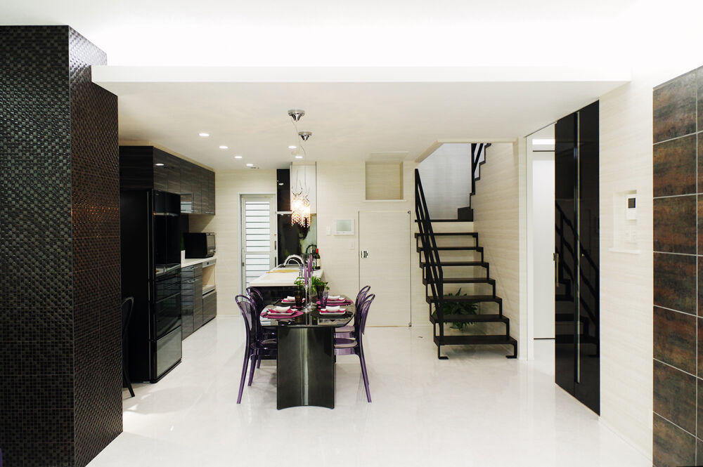 ビー・エル・ビルド　ビルド一級建築士事務所 【2000万円台/45.3坪/車3台/土地探し/間取り図】趣味の部屋から眺めるビルトインガレージ。ALC壁で建てる家の建築実例画像2