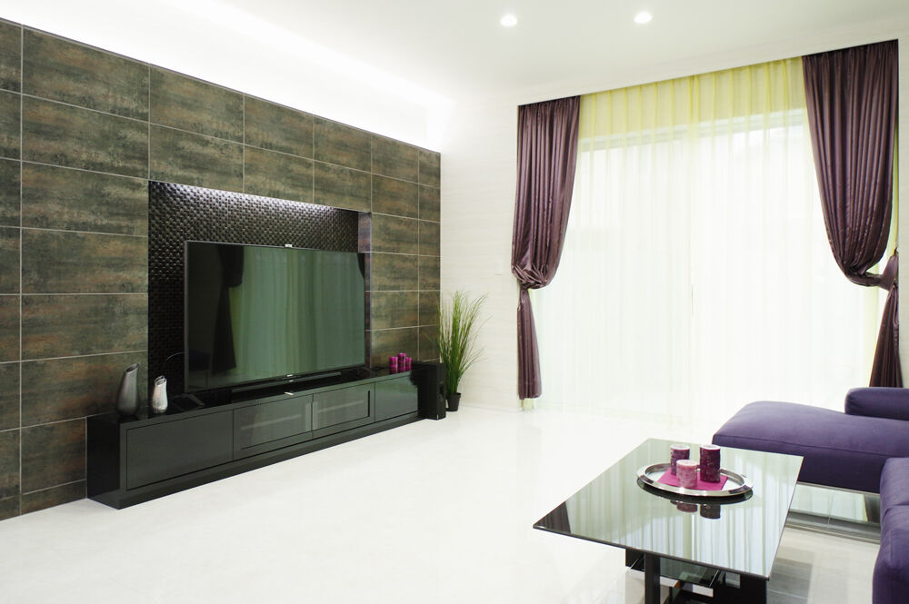 ビー・エル・ビルド　ビルド一級建築士事務所 【2000万円台/45.3坪/車3台/土地探し/間取り図】趣味の部屋から眺めるビルトインガレージ。ALC壁で建てる家の建築実例画像4