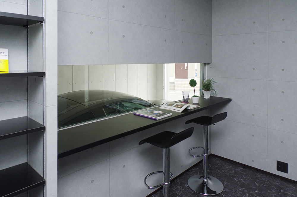 ビー・エル・ビルド　ビルド一級建築士事務所 【2000万円台/45.3坪/車3台/土地探し/間取り図】趣味の部屋から眺めるビルトインガレージ。ALC壁で建てる家の建築実例画像5