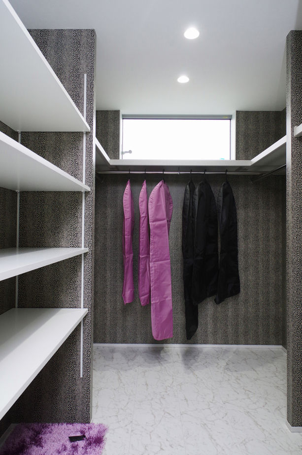 ビー・エル・ビルド　ビルド一級建築士事務所 【2000万円台/45.3坪/車3台/土地探し/間取り図】趣味の部屋から眺めるビルトインガレージ。ALC壁で建てる家の建築実例画像8